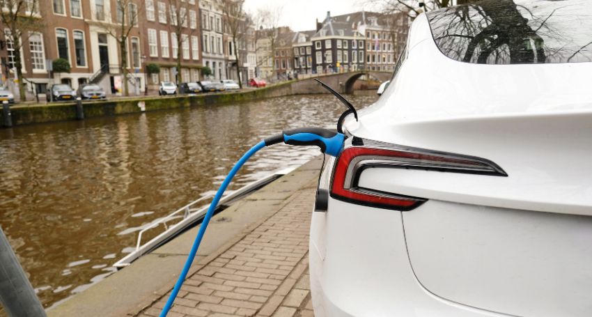 how to plan a road trip with an electric car​